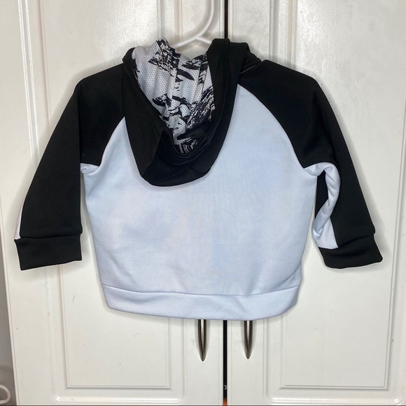 Nike Hooded Jacket. Black & White. Size 6/9 Months. - Picture 4 of 4